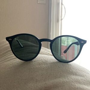 Black Ray-Ban Sunglasses